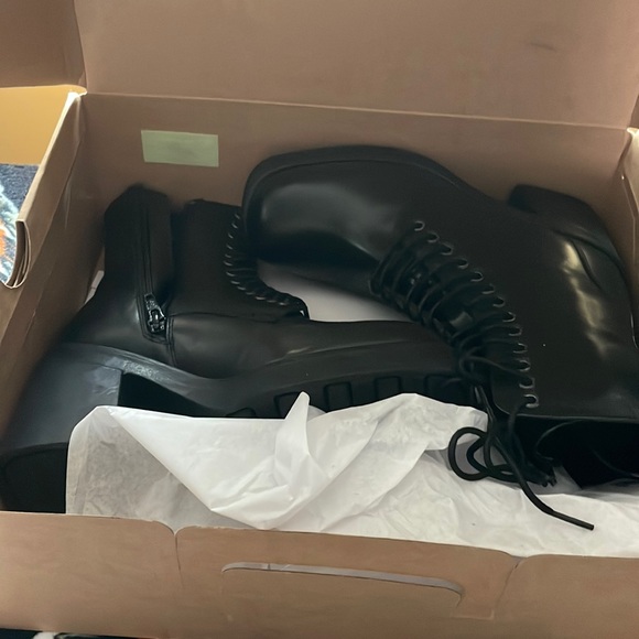 BNIB Floyd boots - Picture 2 of 6